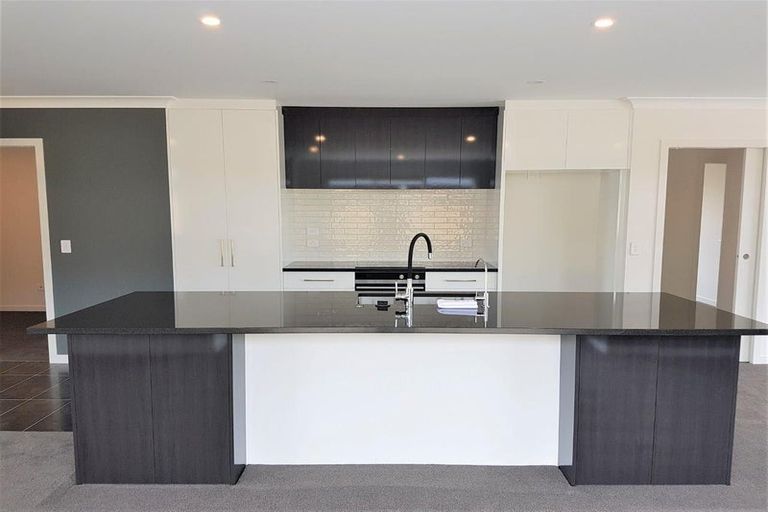 Photo of property in 89 Kaurinui Crescent, One Tree Point, 0118