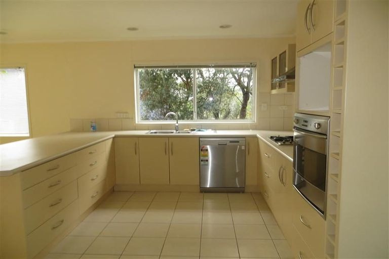 Photo of property in 14 Makepiece Place, Chatswood, Auckland, 0626