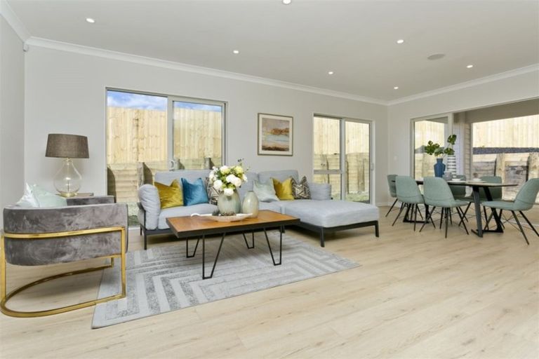 Photo of property in 47 Symes Drive, Red Beach, 0932