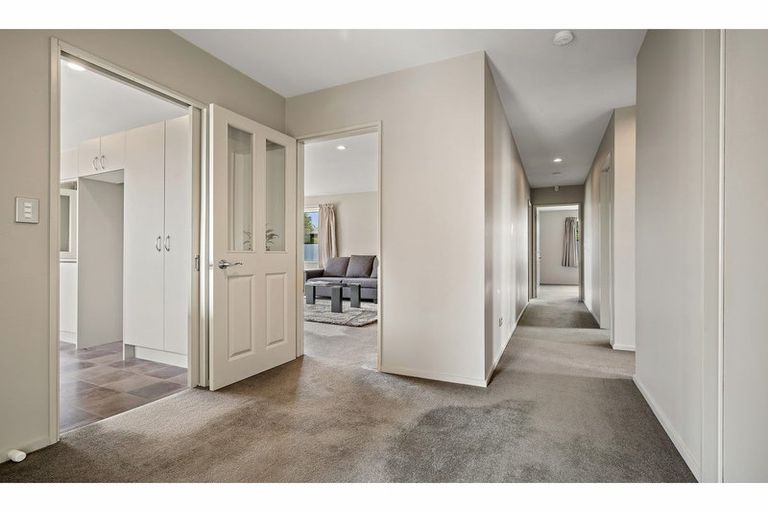 Photo of property in 402a Yaldhurst Road, Russley, Christchurch, 8042