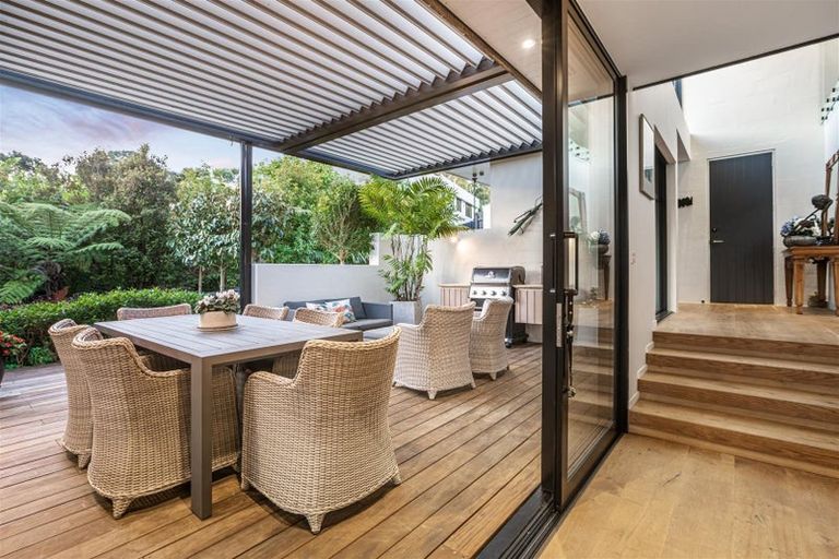 Photo of property in 2a Peter Terrace, Castor Bay, Auckland, 0620