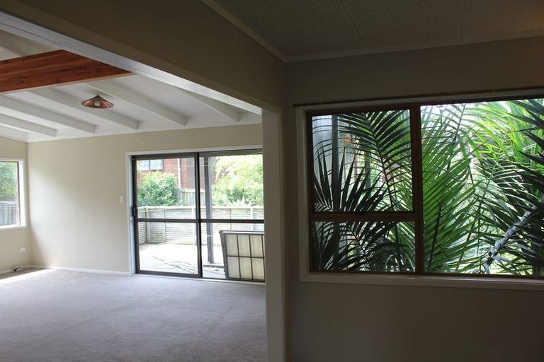 Photo of property in 53 Rua Road, Glen Eden, Auckland, 0602