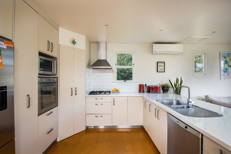 Photo of property in 180 Brooklands Road, Vogeltown, New Plymouth, 4310