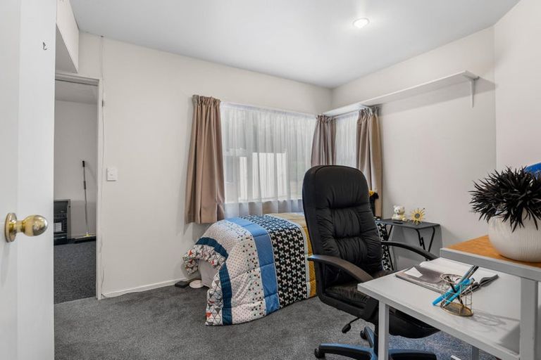 Photo of property in 2/26 Beaudine Avenue, Glenfield, Auckland, 0629