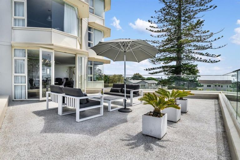 Photo of property in 1/90 Kitchener Road, Milford, Auckland, 0620