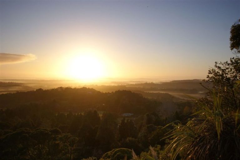 Photo of property in 850 West Coast Road, Waiatarua, Auckland, 0604