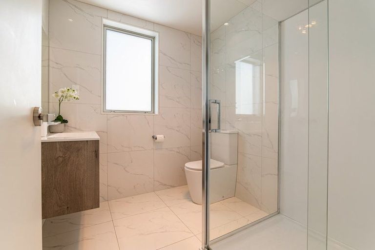 Photo of property in 28 Bine Crescent, Orewa, 0931