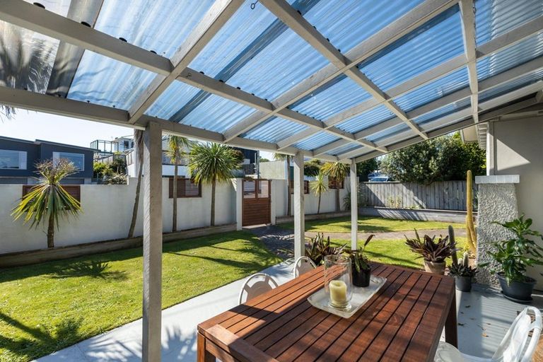 Photo of property in 25 Birdwood Avenue, Moturoa, New Plymouth, 4310