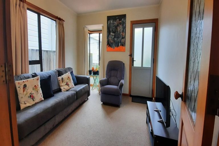 Photo of property in 2/5 Scarborough Terrace, Mount Victoria, Wellington, 6011