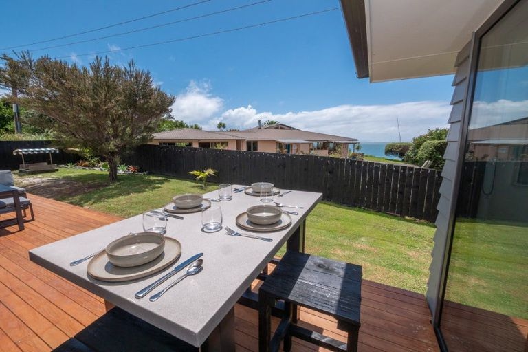 Photo of property in 24 Dudley Crescent, Cable Bay, 0420