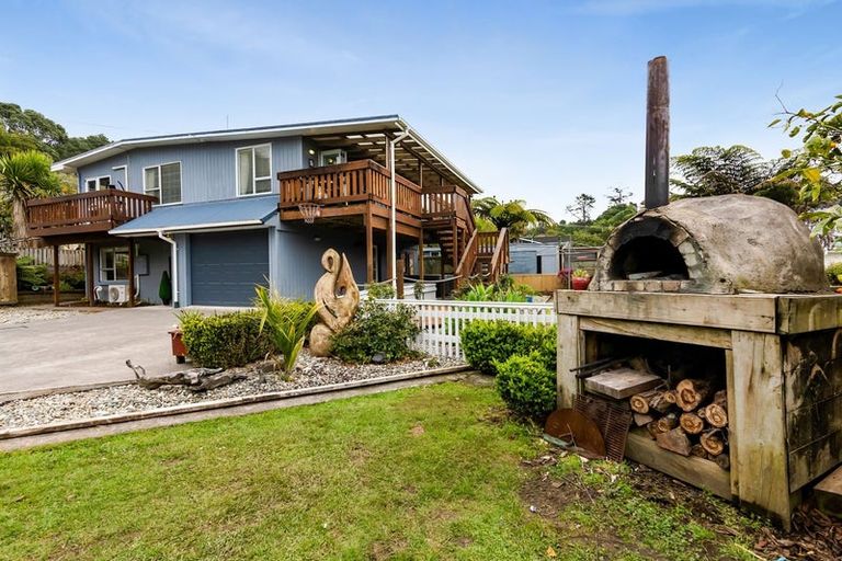 Photo of property in 49 Ngakoti Street, Urenui, 4375