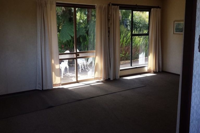 Photo of property in 2/9 Seaton Road, Murrays Bay, Auckland, 0630