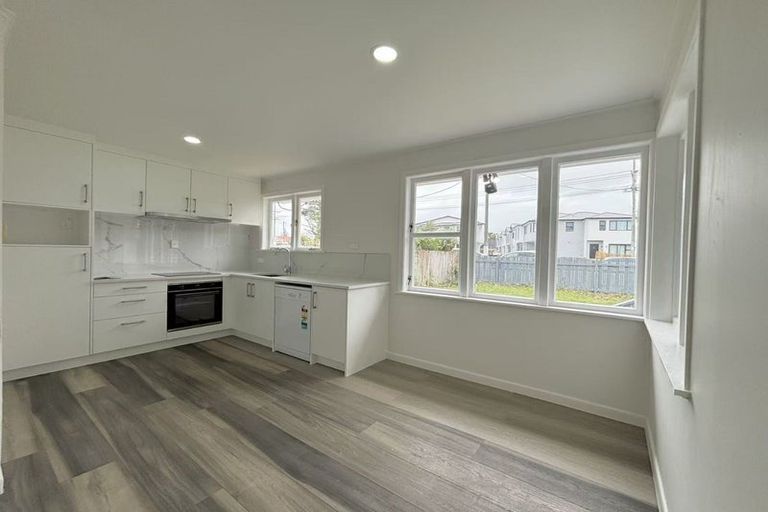 Photo of property in 28 Swanson Road, Henderson, Auckland, 0610