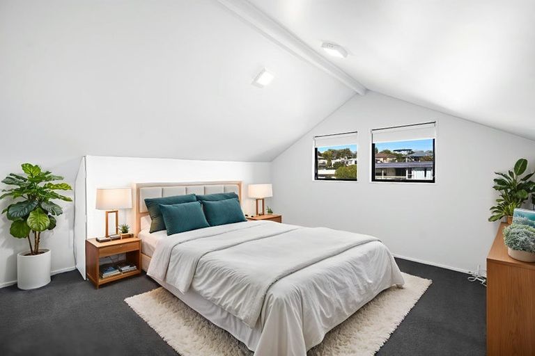 Photo of property in 83 Gilbass Avenue, Hamilton Lake, Hamilton, 3204