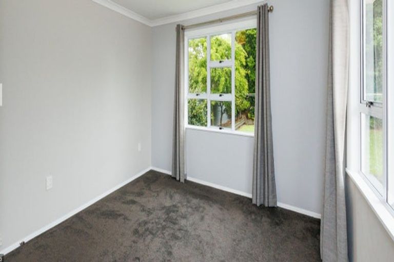 Photo of property in 4 Eton Place, Terrace End, Palmerston North, 4410