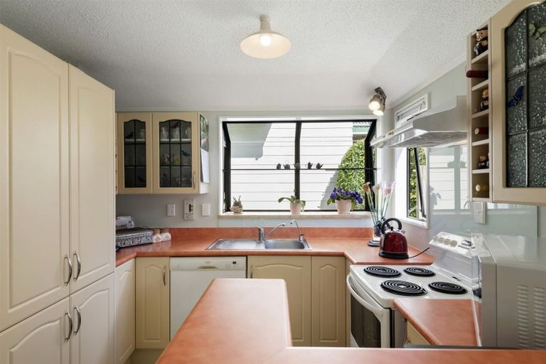 Photo of property in 13 Glendawn Place, Bayview, Auckland, 0629
