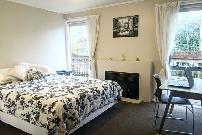 Photo of property in 16 Alma Street, Te Atatu South, Auckland, 0610