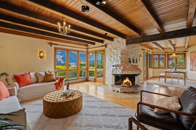 Photo of property in 9 Cypress Court, Kelvin Heights, Queenstown, 9300