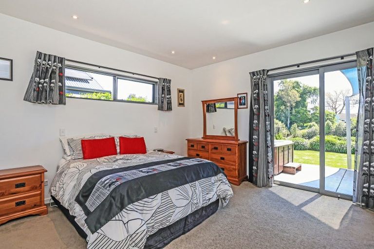 Photo of property in 14 Raven Grove, Havelock North, 4130