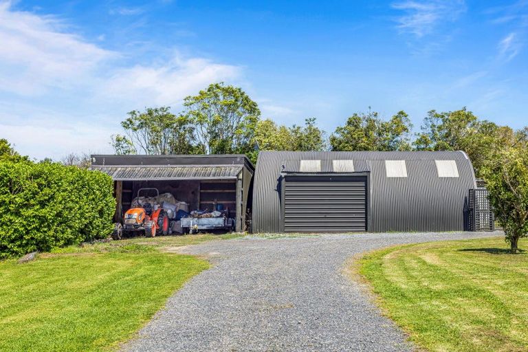 Photo of property in 73 Motu Road, Kumeu, 0891
