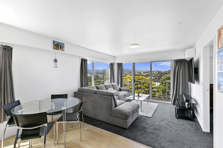 Photo of property in 4/32 Akaroa Drive, Maupuia, Wellington, 6022