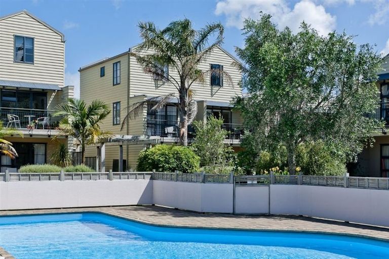 Photo of property in 17/5 Carolina Place, Albany, Auckland, 0632