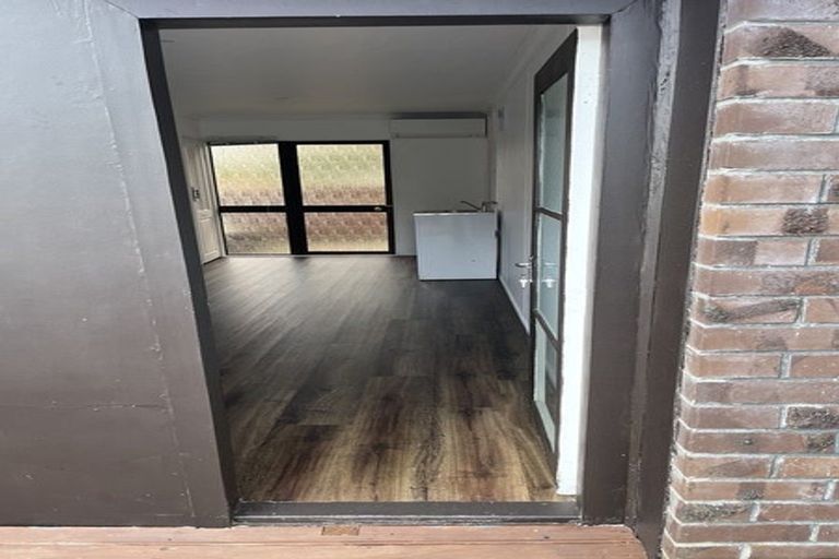 Photo of property in 1/24 Curacao Place, Half Moon Bay, Auckland, 2012