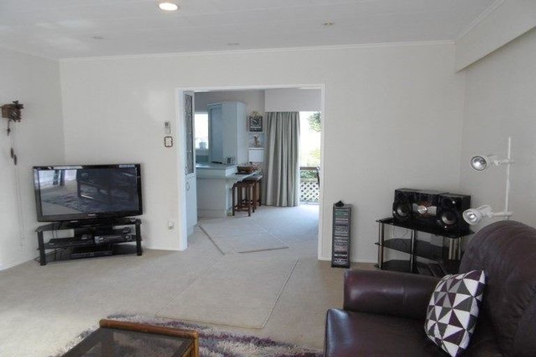 Photo of property in 28 Annan Grove, Papakowhai, Porirua, 5024