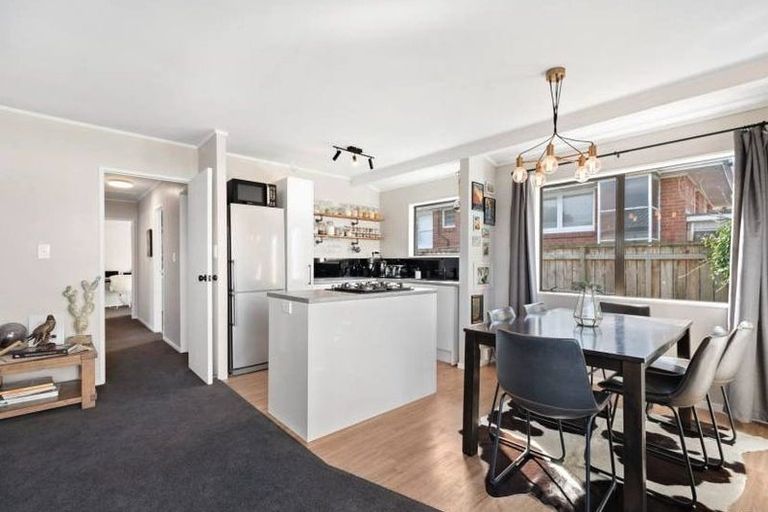 Photo of property in 1/63 Stanley Avenue, Milford, Auckland, 0620