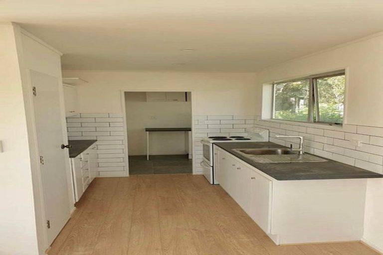 Photo of property in 2/84a Captain Scott Road, Glen Eden, Auckland, 0602