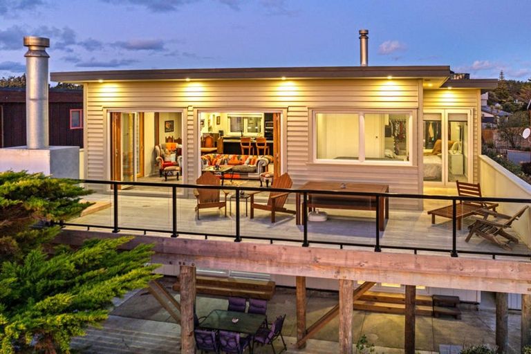 Photo of property in 5 Somerset Grove, Waitarere Beach, Levin, 5510