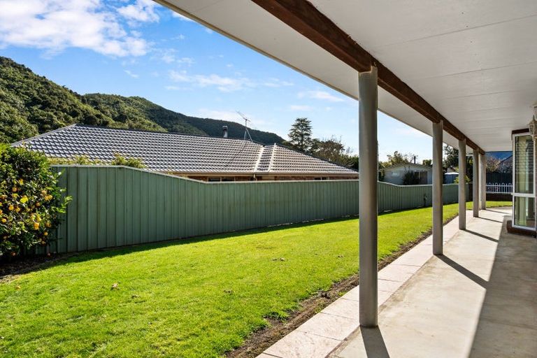 Photo of property in 28 Ranui Street, Waikawa, Picton, 7220