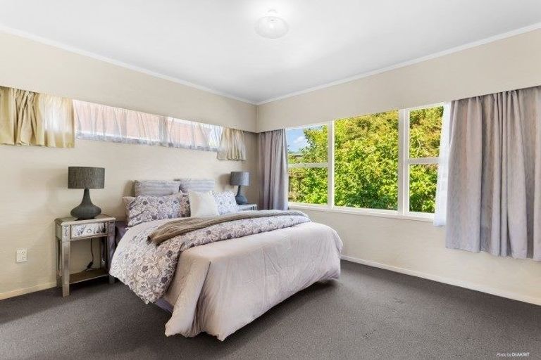 Photo of property in 7 Chelsea View Drive, Chatswood, Auckland, 0626