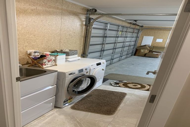 Photo of property in 14 Ivy Lane, Kelvin Grove, Palmerston North, 4414