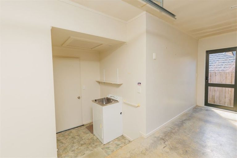 Photo of property in 6/15 Glanmire Road, Newlands, Wellington, 6037