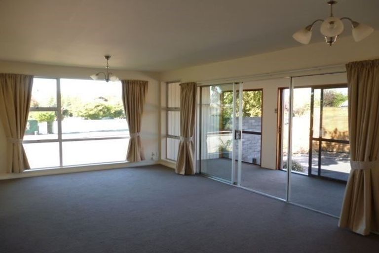 Photo of property in 74 Warren Crescent, Hillmorton, Christchurch, 8025