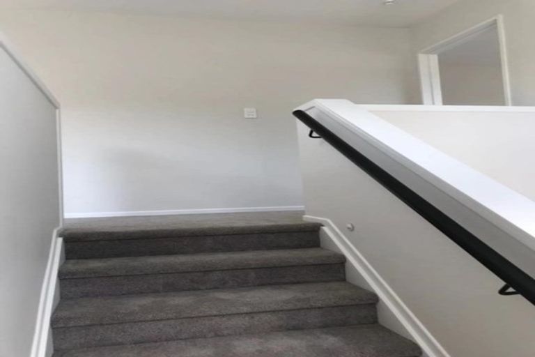 Photo of property in 3 Sunward Rise, Glenfield, Auckland, 0629