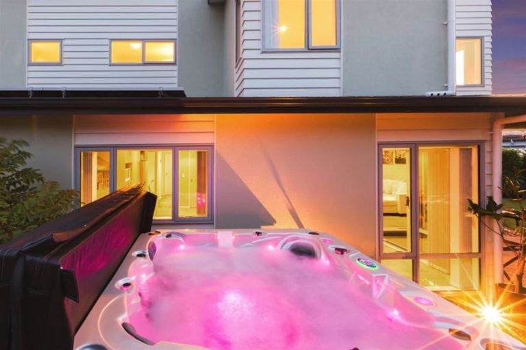 Photo of property in 6 Sumner Terrace, Aotea, Porirua, 5024