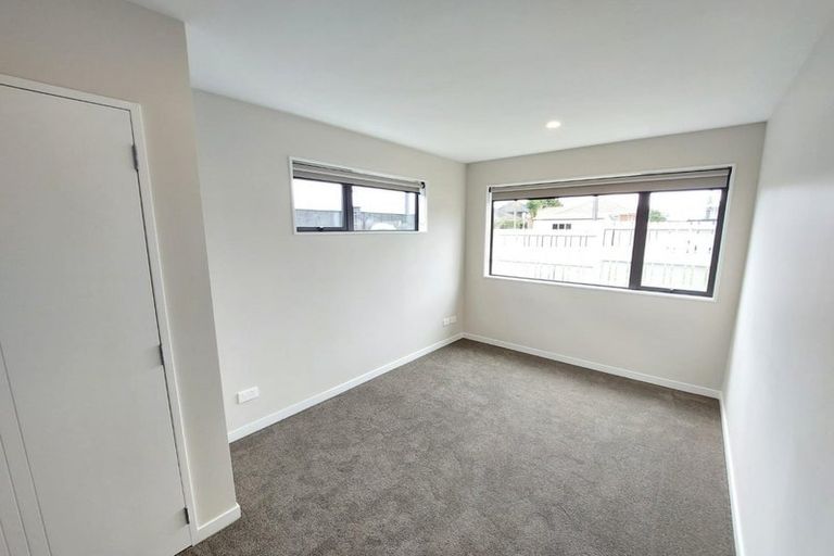 Photo of property in 1/58 Te Atatu Road, Te Atatu South, Auckland, 0610