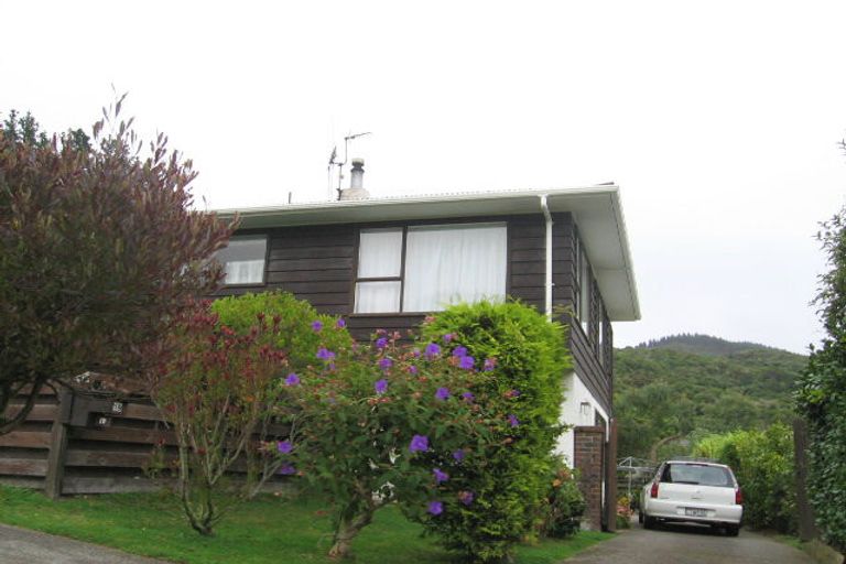 Photo of property in 19 Greyfriars Crescent, Tawa, Wellington, 5028