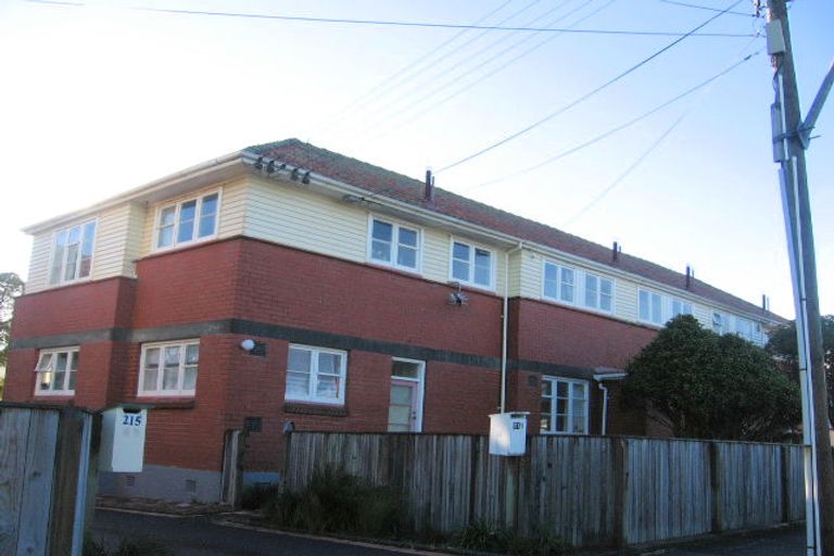 Photo of property in 217 Knights Road, Hutt Central, Lower Hutt, 5011