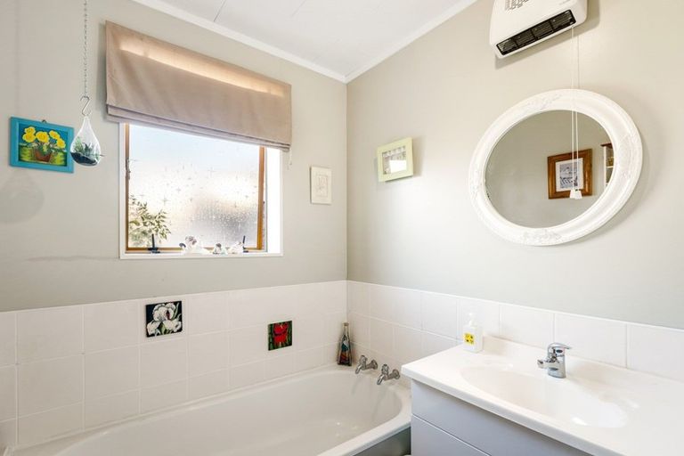 Photo of property in 1/21 Roband Crescent, Brown Owl, Upper Hutt, 5018