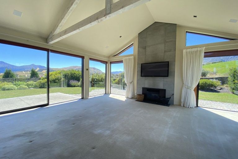 Photo of property in 7 Skye Lane, Jacks Point, Queenstown, 9371