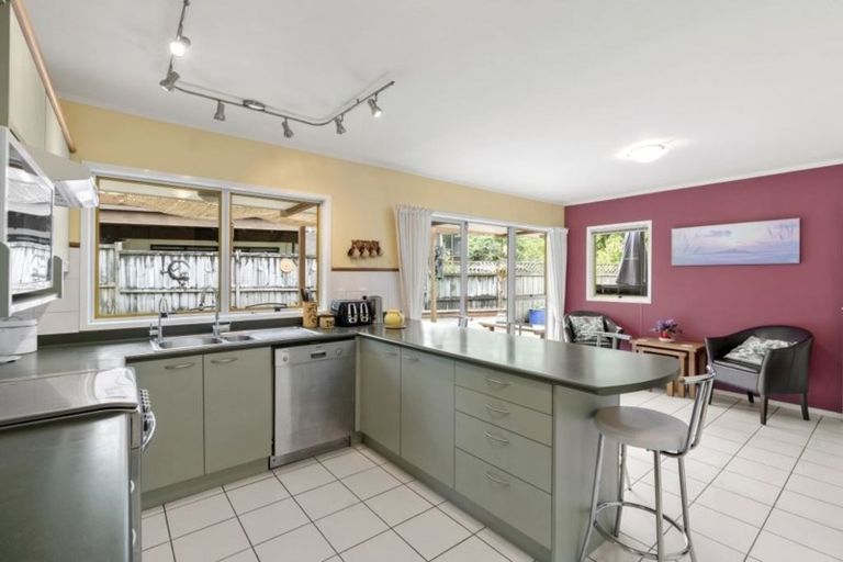 Photo of property in 31 Calman Place, Chatswood, Auckland, 0626