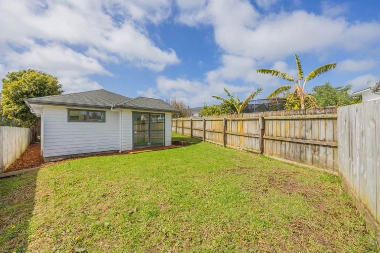 Photo of property in 11 Karo Place, Glendene, Auckland, 0602