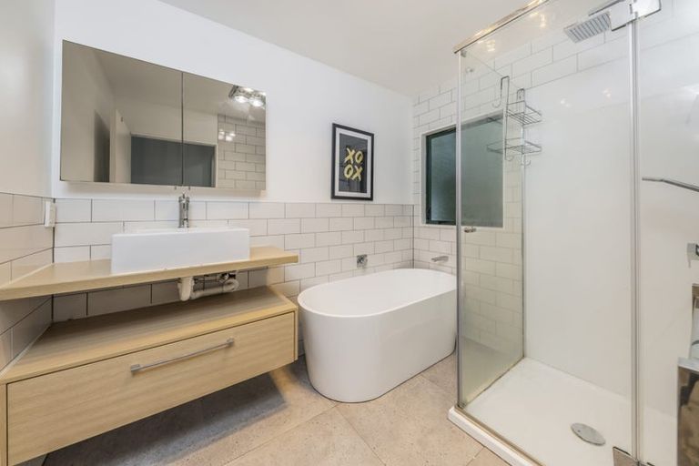 Photo of property in 2/21 Contessa Drive, Glenfield, Auckland, 0629