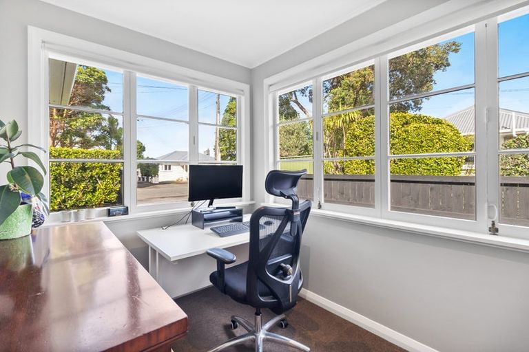 Photo of property in 15 Alberta Street, Point Chevalier, Auckland, 1022