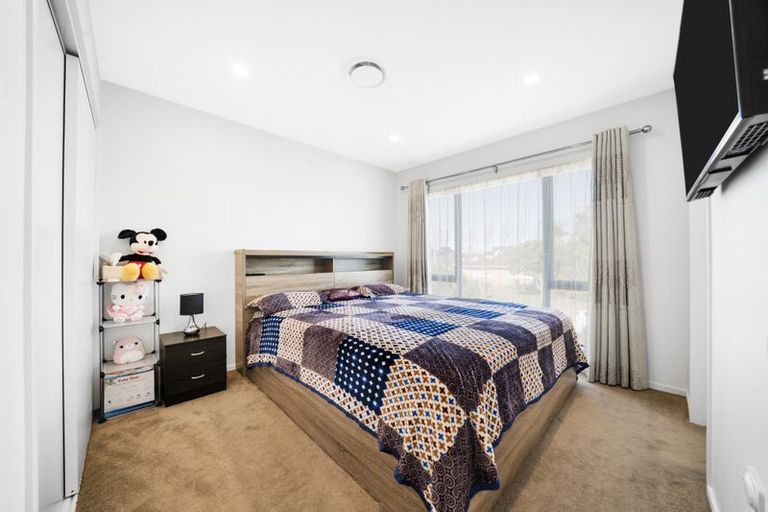 Photo of property in 24a Grande Vue Road, Papatoetoe, Auckland, 2025