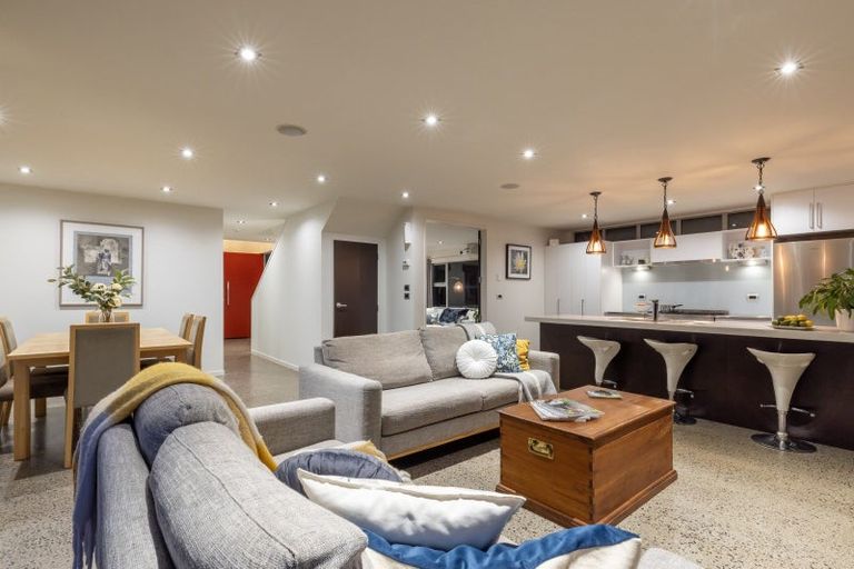 Photo of property in 21 Metzenthin Close, Raumati South, Paraparaumu, 5032