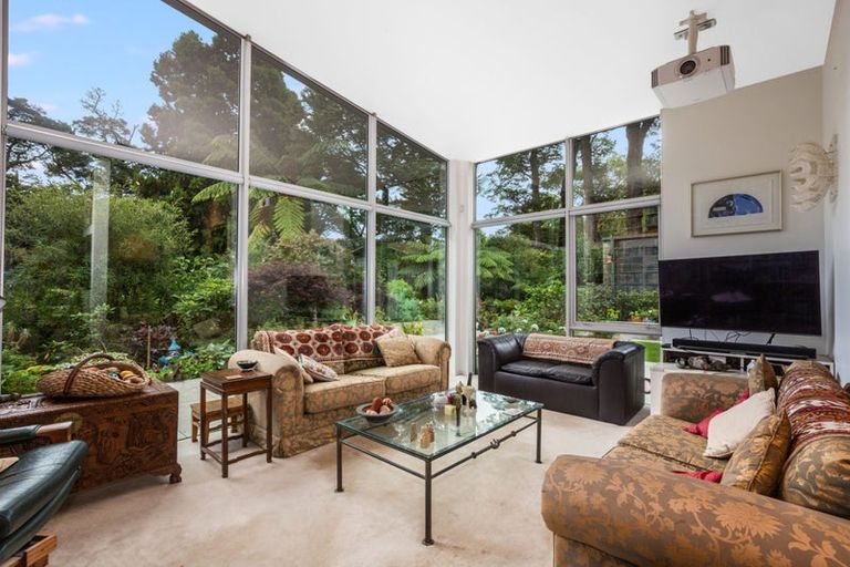 Photo of property in 82 Blue Mountains Road, Pinehaven, Upper Hutt, 5019